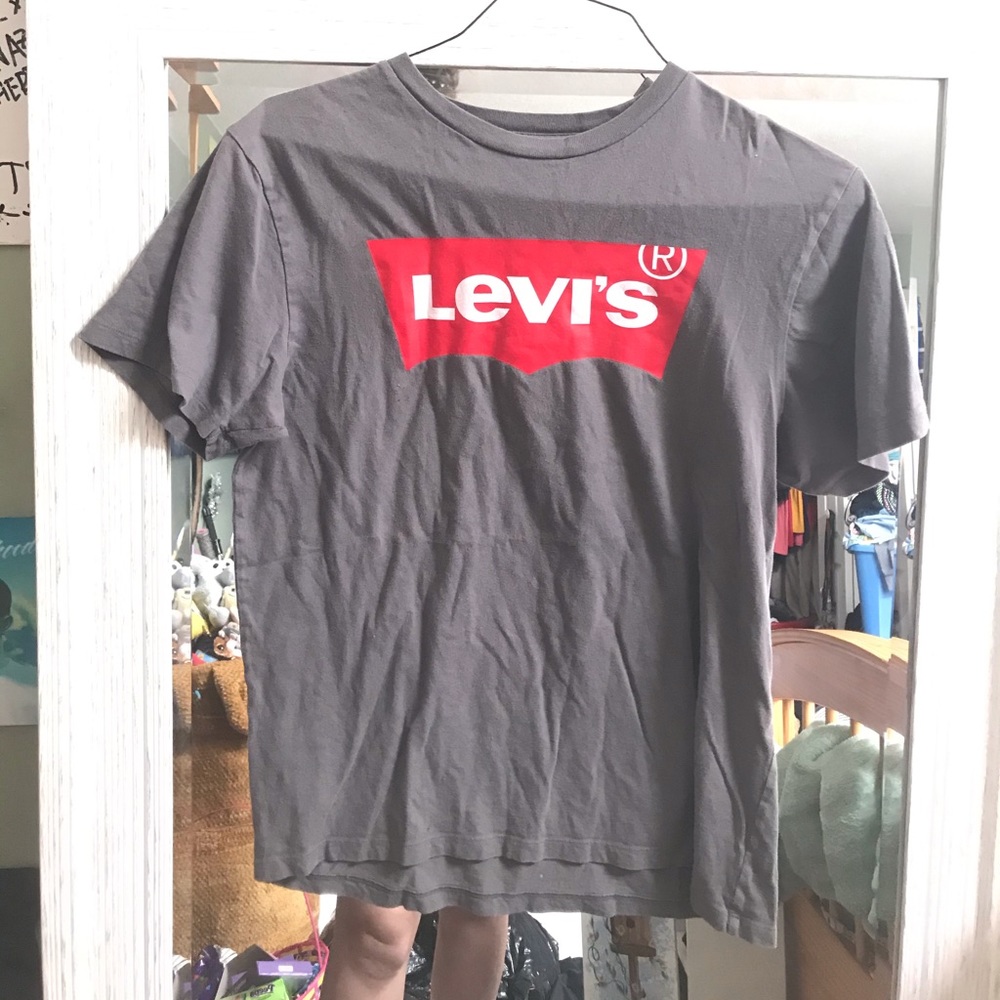 🌸Grey Levi’s medium t-shirt